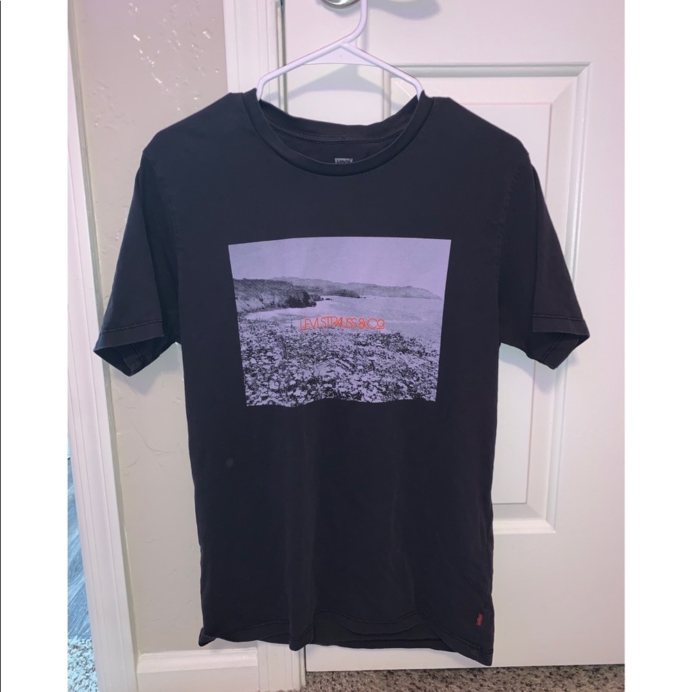 Levi’s t-shirt